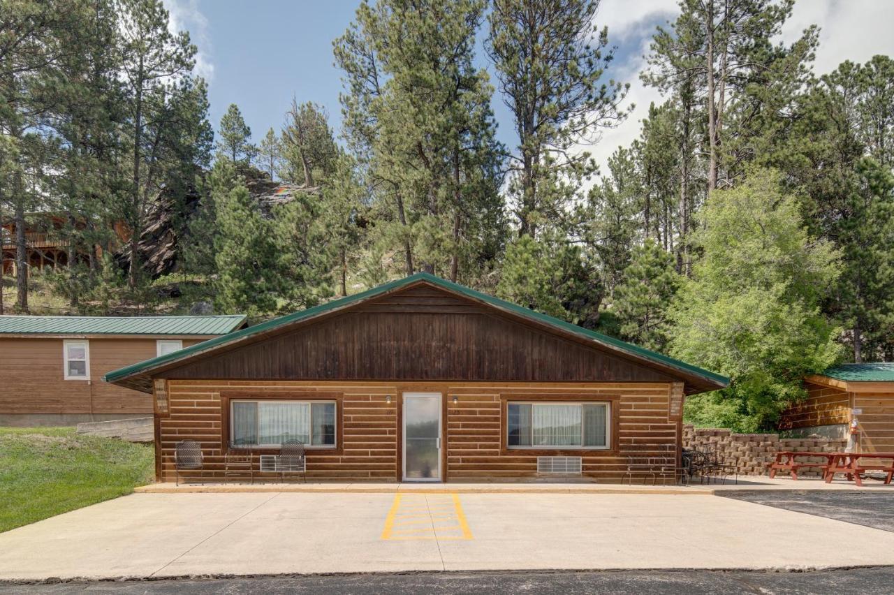 Rock Crest Lodge & Cabins Custer Exterior photo