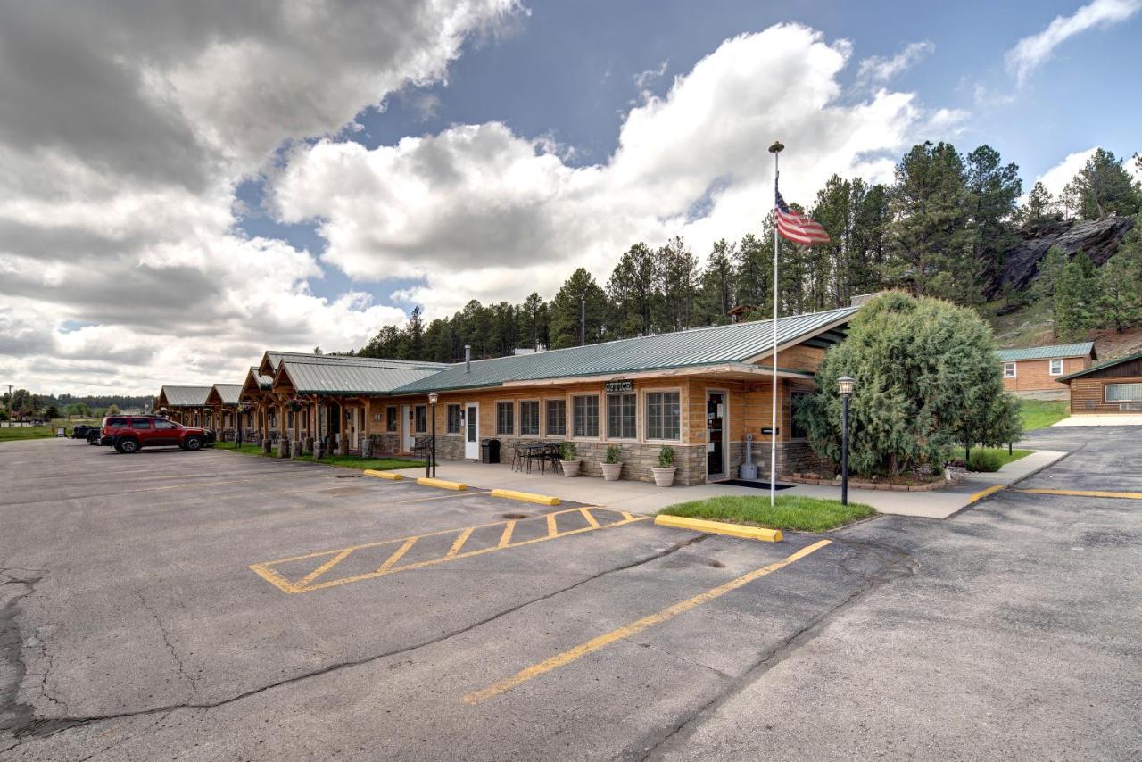 Rock Crest Lodge & Cabins Custer Exterior photo