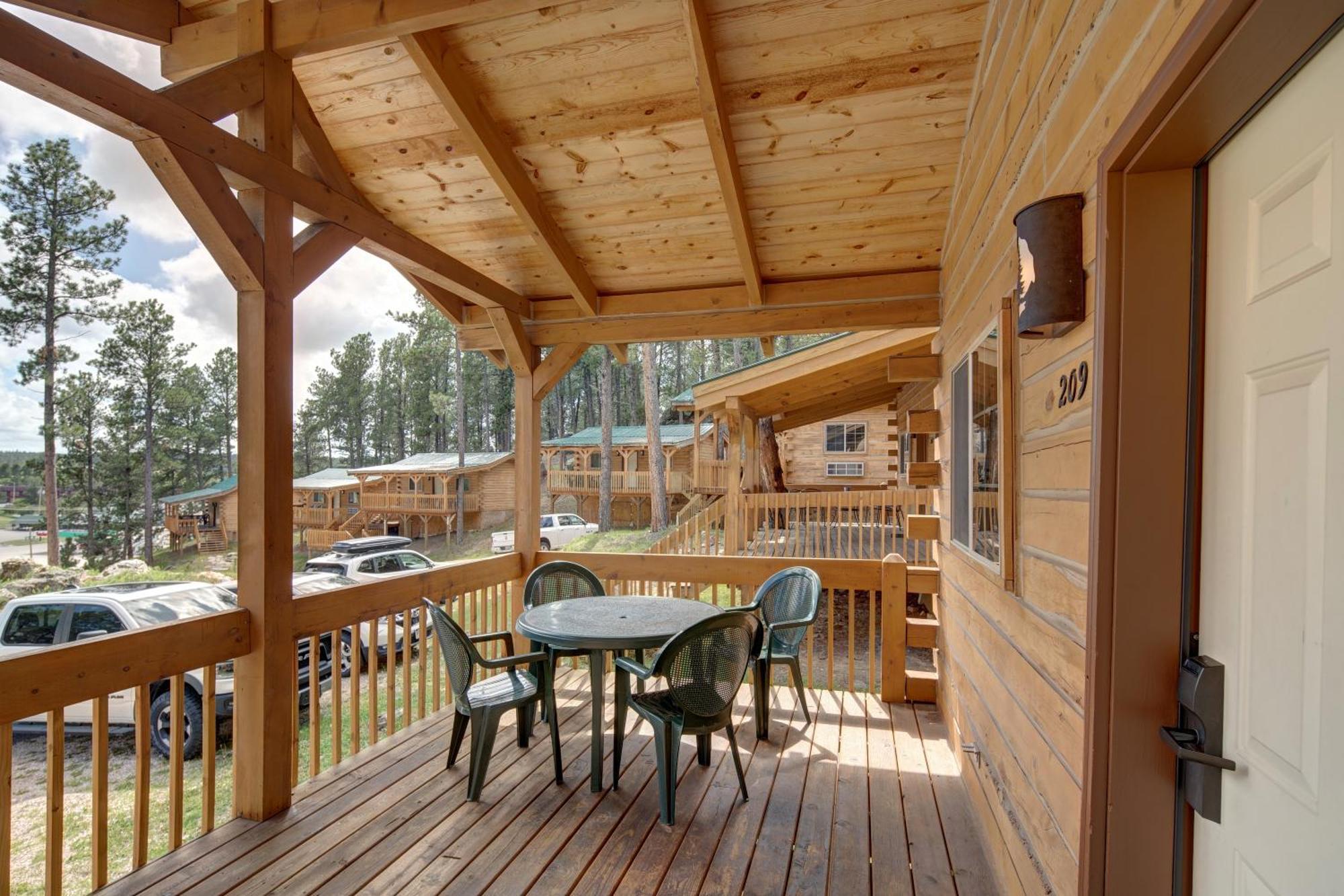 Rock Crest Lodge & Cabins Custer Exterior photo