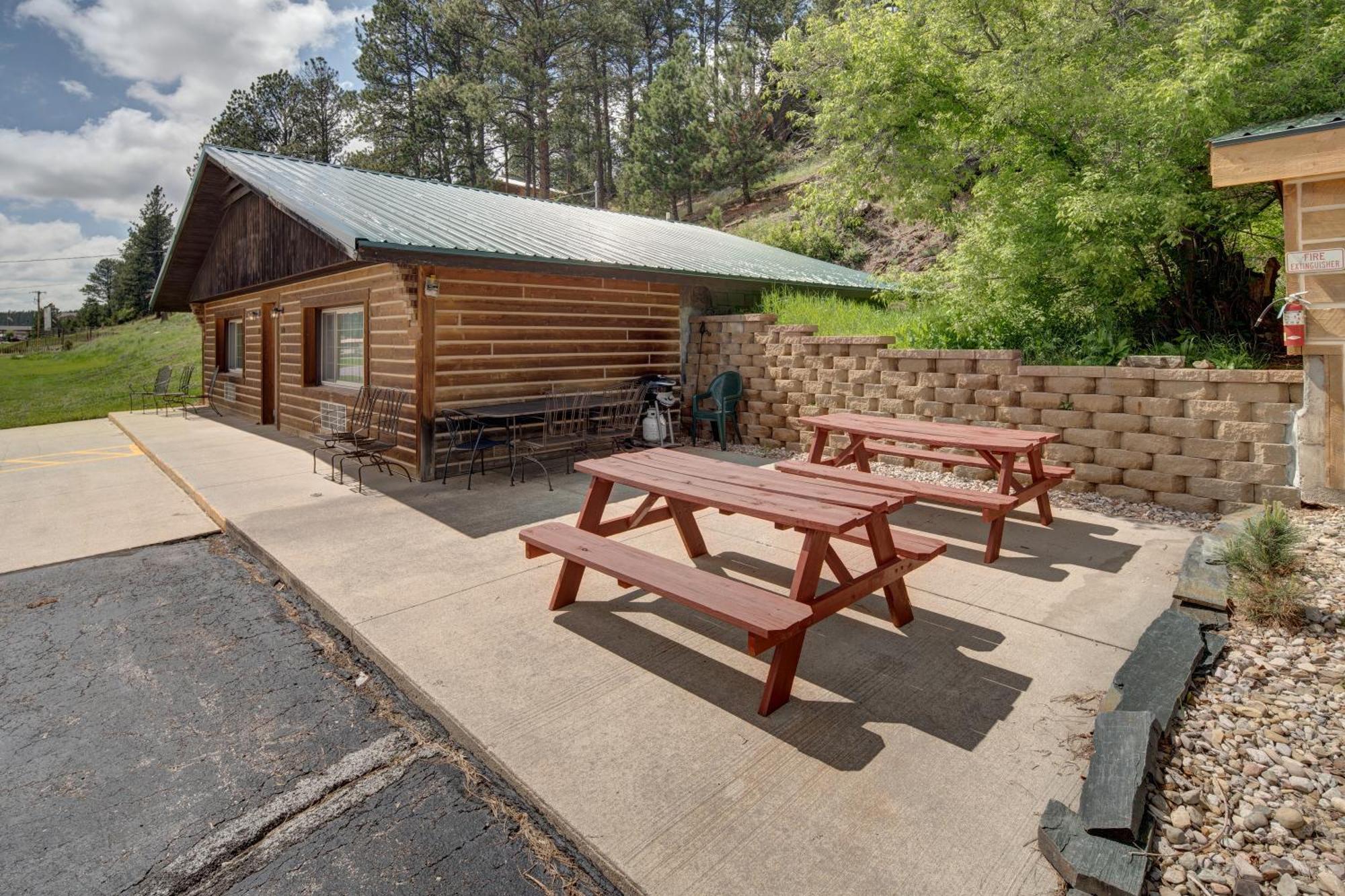 Rock Crest Lodge & Cabins Custer Exterior photo